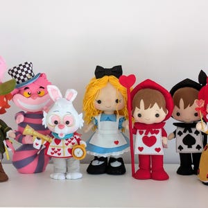 Decorazioni per feste di Alice nel Paese delle Meraviglie, Gatto del Cheshire, Cappellaio Matto, Bianconiglio, Regina di Cuori, guardie - Acquista TUTTO o SINGOLARMENTE
