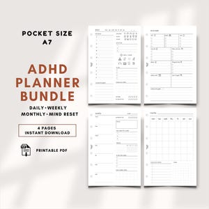 Op de afbeelding: Een afdrukbare ADHD-plannerbundel in zakformaat A7 met dagelijkse, wekelijkse, maandelijkse en mind reset pagina's. De bundel van 4 pagina's is direct te downloaden. De pagina's zijn wit met zwarte tekst en afbeeldingen.