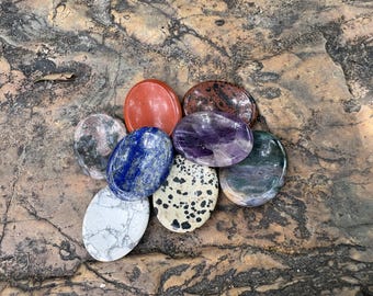 Handgefertigter Sorgenstein aus Kristall - Natürlicher Heilstein für Meditation, Stressabbau und ruhige Energie