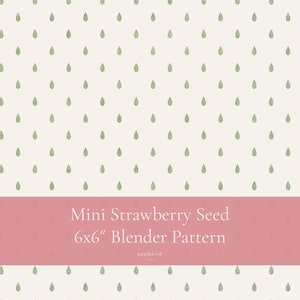 Könnte beinhalten: Ein cremefarbener Stoff mit einem sich wiederholenden Muster aus kleinen, salbeigrünen, tropfenförmigen Erdbeersamen. Ein rosafarbenes horizontales Band in der Mitte zeigt den weißen Text: Mini Strawberry Seed 15,24x15,24 cm Blender Pattern applebird studio.
