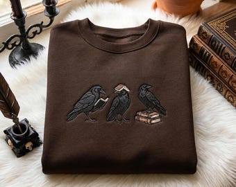 Sweatshirt mit besticktem Rabenmotiv, der ein Buch liest, Edgar Allan Poe Raben-Shirt, Geschenk für Bücherwürmer