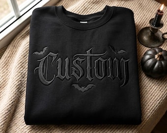 Besticktes, personalisiertes Halloween-Sweatshirt im Ton-in-Ton-Design, Halloween-Sweatshirts mit individuellem Text