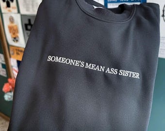 Sudadera bordada "La hermana malvada de alguien", camiseta divertida y sarcástica para hermanas, regalo moderno para hermanos.