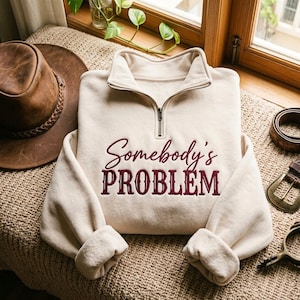 Besticktes Sweatshirt mit Viertelreißverschluss: Somebody's Problem Graphic Top