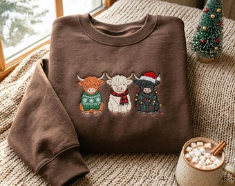 Sudadera navideña bordada con vaca de las Tierras Altas, regalo festivo para amantes de las vacas.