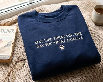 Sudadera bordada con la frase "Que la vida te trate como tú tratas a los animales", camiseta con cita sobre la bondad, camiseta para amantes de los animales.
