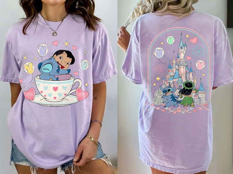 Puede incluir: Una taza de cer&aacute;mica blanca con un asa negra y el texto "But First, Coffee" en negrita negra. La taza est&aacute; sobre una superficie blanca. La taza mide aproximadamente 10 cm de alto.