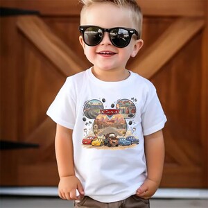 Camiseta vintage de Disney Cars, camiseta de Rayo McQueen y Mate, camiseta de Radiator Springs, camiseta de carreras de Disney Pixar Cars, camiseta unisex Comfort Colors imagen 2