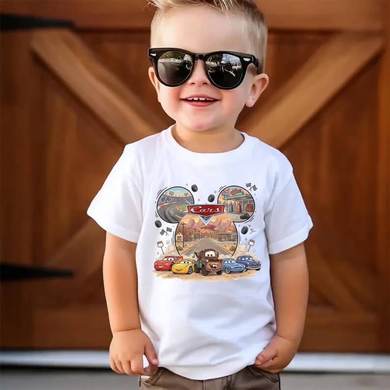 Camiseta vintage de Disney Cars, camiseta de Rayo McQueen y Mate, camiseta de Radiator Springs, camiseta de carreras de Disney Pixar Cars, camiseta unisex Comfort Colors imagen 2
