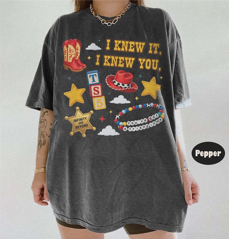 Disney Toy Story 5 Jessie Musiktröja, Toy Story 5 Filmen 2026, Buzz Lightyear Woody Toy Story Land You've Got a Friend In Me, Familjeresa Pepper/Dark Heather