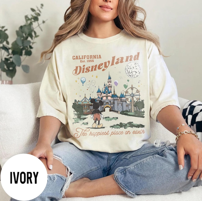 Camiseta retro de Disneyland con colores cómodos, camiseta de Disneyland California, camiseta de Space Space Mountain, camiseta de Mickey y sus amigos, vacaciones Disney 2026 imagen 7