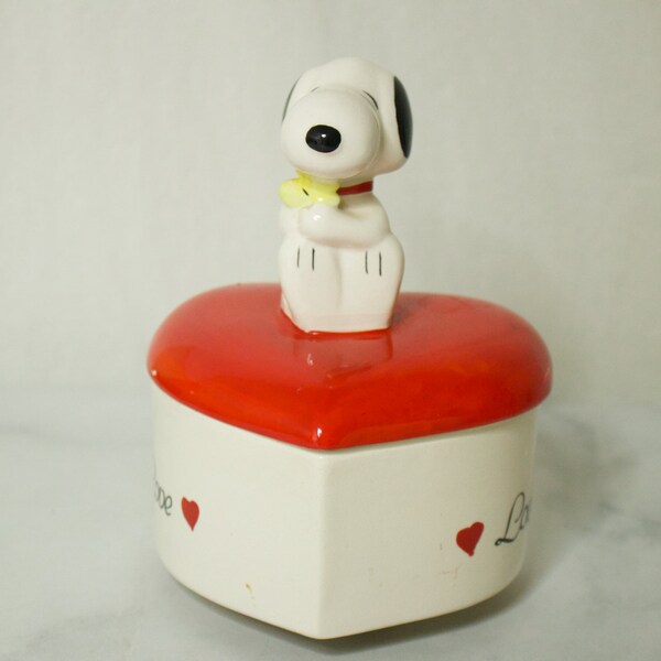 Vintage Snoopy Music Box Aviva Love & Kisses Heart