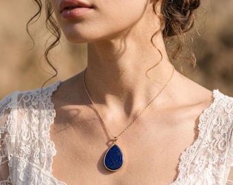 Collar con colgante azul en forma de lágrima, chapado en oro de 18 quilates, colgante azul intenso, collar con colgante dorado, joyería para uso diario.