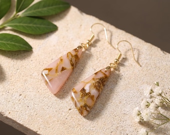 Pendientes colgantes de piedra natural, pendientes colgantes geométricos rosas, pendientes con diseño dorado, joyería bohemia, regalo para ella.