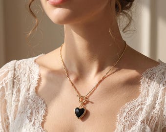 Collar con colgante de corazón negro chapado en oro de 18 quilates, cadena con cierre de palanca, colgante de corazón dorado, collar para uso diario, regalo para ella.