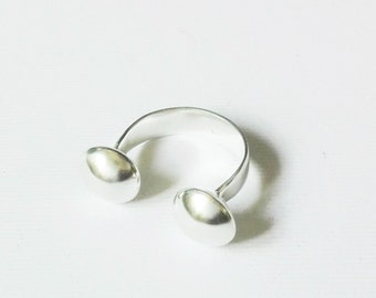 Two dots, open ring in silver unisex