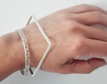Square, minimalistic, simple bracelet in goldplated brass or silver, modern