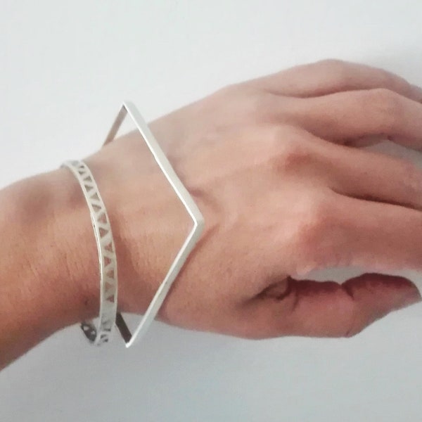 Bracelet minimaliste carré en laiton ou argent