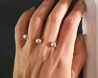 Three dot adjustable, open ring, two finger ring in silver