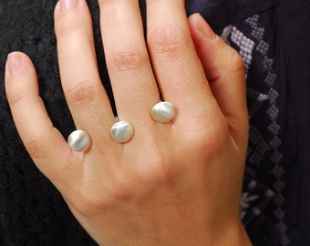 Two-fingers ring adjustable three dots in silver