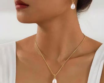 Pearl Gold Bridesmaid Jewelry Set, Minimalist Stud Earrings Necklace Gift