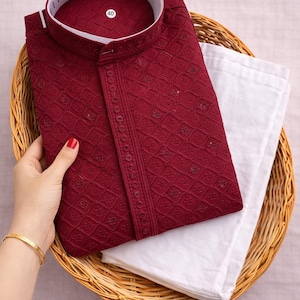 Herren Chikankari Kurta Pyjama Set - Bestickte Baumwolle Indische Hochzeits- und Festivalkleidung Maroon