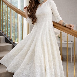 Kurta Anarkali bordada Chikankari hecha a mano, corte recto de algodón, ropa étnica para mujer