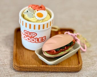 Vietnamese Breakfast clicker keychain - Cup noodles and Banh mi clicker fidget