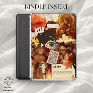 Può includere: Inserto Kindle con un design a collage che incorpora elementi astrologici e celesti. Il design include un'illustrazione di una donna, una carta da gioco e la parola "aries". La tavolozza dei colori comprende sfumature di marrone, oro e rosso.