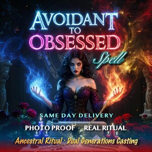 Op de afbeelding: Digitale kunst met een vrouw in een paarse en blauwe jurk, met donker haar en make-up, die blauwe en oranje vlammen vasthoudt. De tekst luidt "AVOIDANT TO OBSESSED Spell", "SAME DAY DELIVERY", "PHOTO PROOF REAL RITUAL" en "Ancestral Ritual Dual Generations Casting".