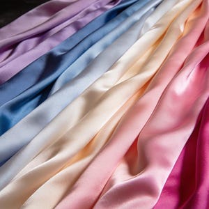 Tessuto in raso morbido e lucido, tagliato su misura, ideale per abiti da sposa, abiti da ballo, costumi, larghezza 59 pollici (150 cm), grammatura 90 g/m².