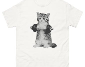 Camiseta divertida y triste de gatito en el gimnasio, camiseta gráfica de gato levantando mancuernas.