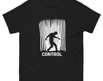 Camiseta Control Street Art, silueta de marioneta, gráfico de plantilla urbana