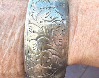 Bracciale rigido vintage largo con incisioni floreali, bracciale rigido boho di tendenza color argento