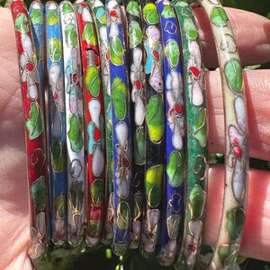 Pulseras tipo brazalete vintage de cloisonné, talla 8 / Pulseras apilables de esmalte de colores / Conjunto de joyería estilo boho