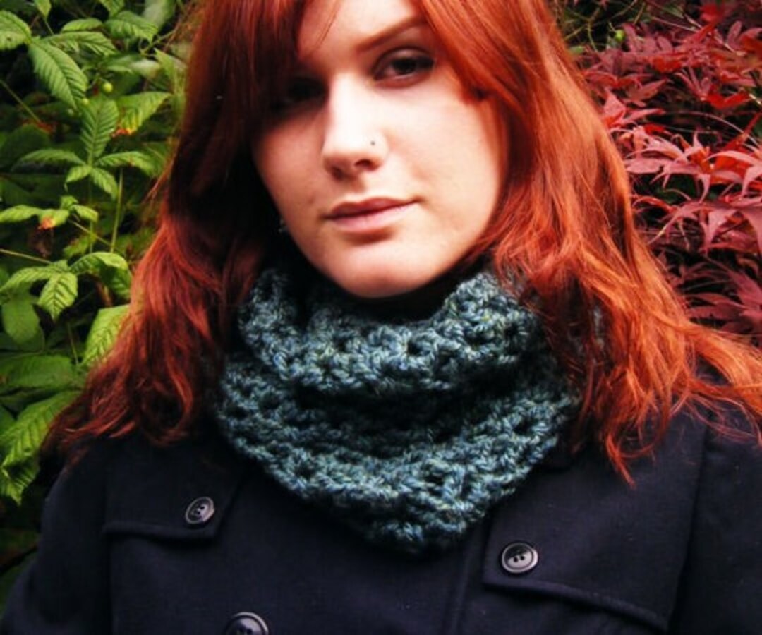 Green Crochet Cowl Soft and Chunky Tube Scarf - Etsy