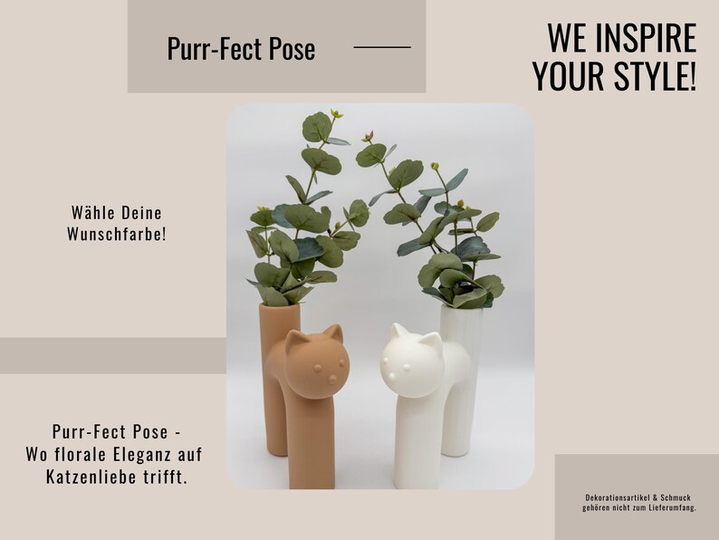 Zwei katzenförmige Vasen, eine beige und eine weiße, die jeweils grüne, belaubte Zweige halten. Die Vasen sind in einem modernen Stil gehalten. Der Text auf dem Bild lautet "Purr-Fect Pose" und "We Inspire Your Style!" Wähle Deine Wunschfarbe. Purr-Fect Pose - Wo florale Eleganz auf Katzenliebe trifft.