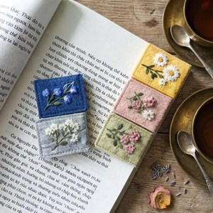Benutzerdefinierte Hand bestickt Filz Lesezeichen - personalisierte Blumen magnetischer Seitenhalter