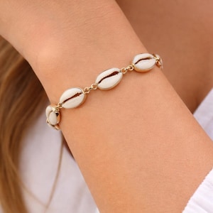 Pulsera de concha de cauri de latón dorado - Minimalista y elegante, ajustable