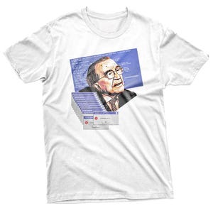 Op de afbeelding: Een wit T-shirt met korte mouwen en een grafische print van een man in een pak, geplaatst over een blauw computerscherm met een foutmelding en een trapsgewijze reeks kleine witte systeemfoutvensters met rode X-pictogrammen.