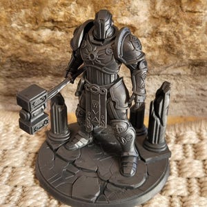 Impresión 3D personalizada en resina y FDM: figuras, piezas técnicas, cosplay, diseño decorativo y modelado 3D.