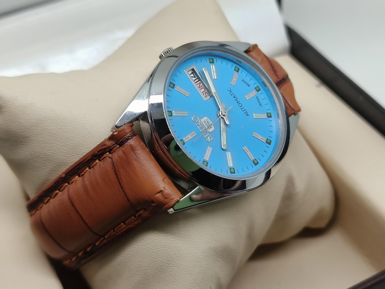 Vintage automatic refurbished Seiko 5 blue dial day date brown strap Men's wrist watch image 7