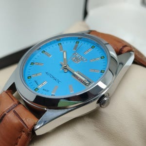 Vintage automatic refurbished Seiko 5 blue dial day date brown strap Men's wrist watch image 4