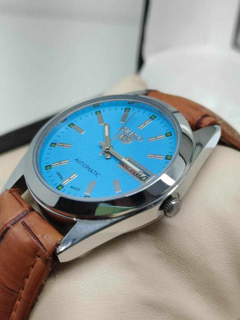 Vintage automatic refurbished Seiko 5 blue dial day date brown strap Men's wrist watch image 4