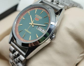 Montre automatique vintage Seiko 5 : cadran vert reconditionné, acier inoxydable