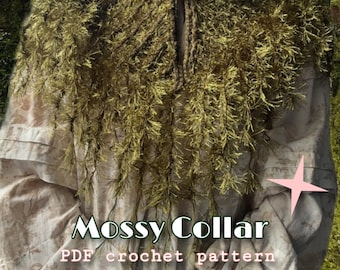 Puede incluir: Un cuello de ganchillo verde oliva texturizado con una apariencia peluda similar a flecos, usado sobre una camisa beige de manga larga. La imagen presenta el texto Mossy Collar PDF crochet pattern by RhosgobelUA e iconos de estrellas rosas.