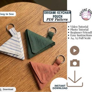Può includere: Tre pochette triangolari in tessuto con anelli portachiavi in metallo, tra cui una bianca a righe blu, una verde scuro tinta unita e una color terracotta tinta unita. Il testo recita: ORIGAMI KEYCHAIN POUCH PDF Pattern, Easy to Sew, Video Tutorial, Photo Tutorial, Beginner Friendly, Easy Instructions, A4, A3 Full Scale e Instant Download.