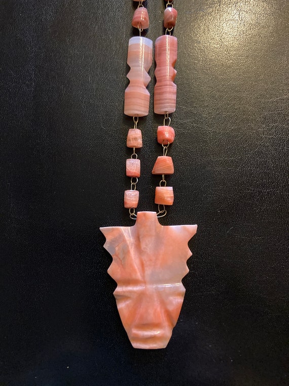 Midcentury carved agate necklace in coral pink Me… - image 1