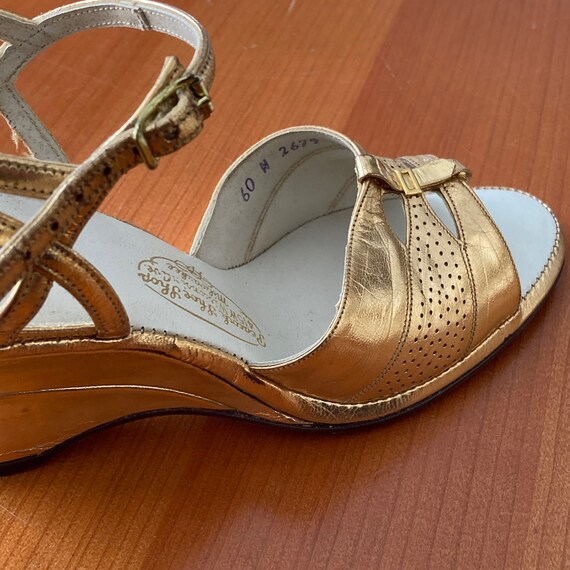 1940s deadstock gold wedge strappy sandals size 6… - image 6