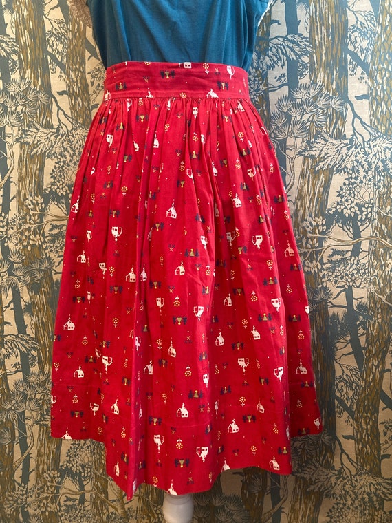 1960s novelty print skirt size S in red retro prin